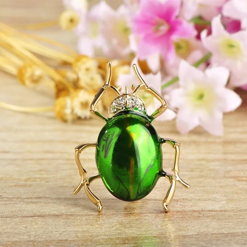 VQ Bug Brooch - Picture 2 of 4